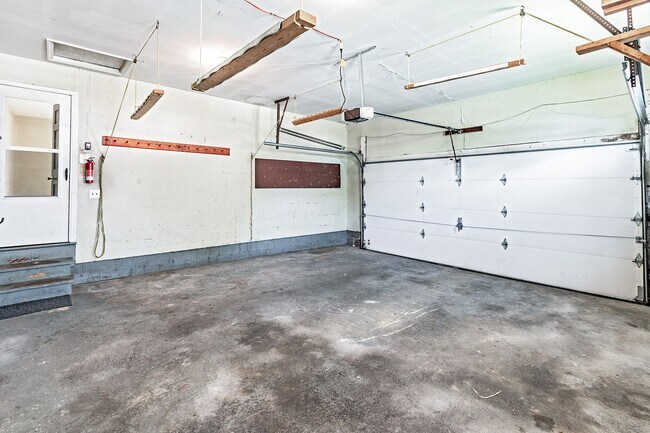 Building Photo - 2412 Manet Rd