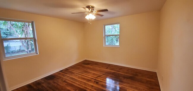 Building Photo - 854 Allison St