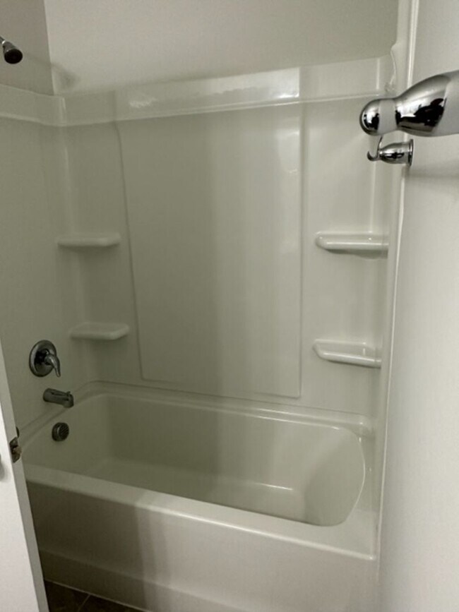 Building Photo - 5 Bedroom / 4 Bathroom House at Malind Bluff