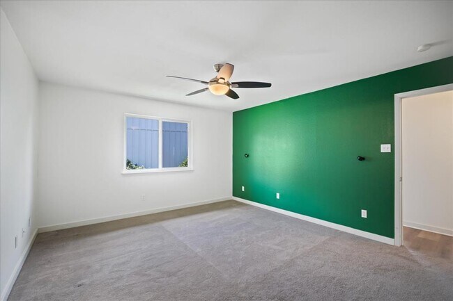 Building Photo - 3803 Alexandria Dr
