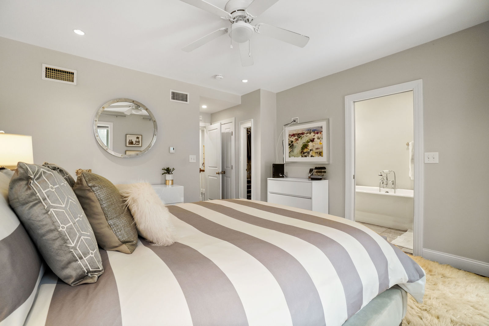 Building Photo - 16 Follen St