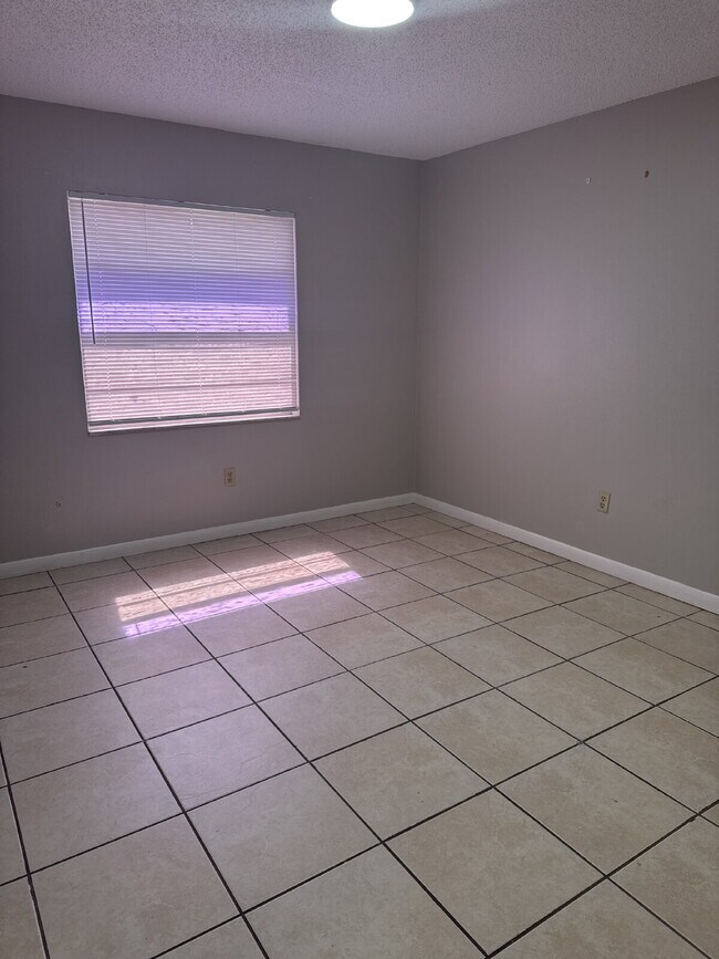 Building Photo - Updated one bedroom 1 bath
