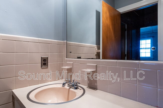 Building Photo - 207 S Alston St