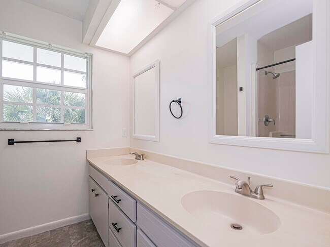 Building Photo - 4890 Bethel Creek Dr