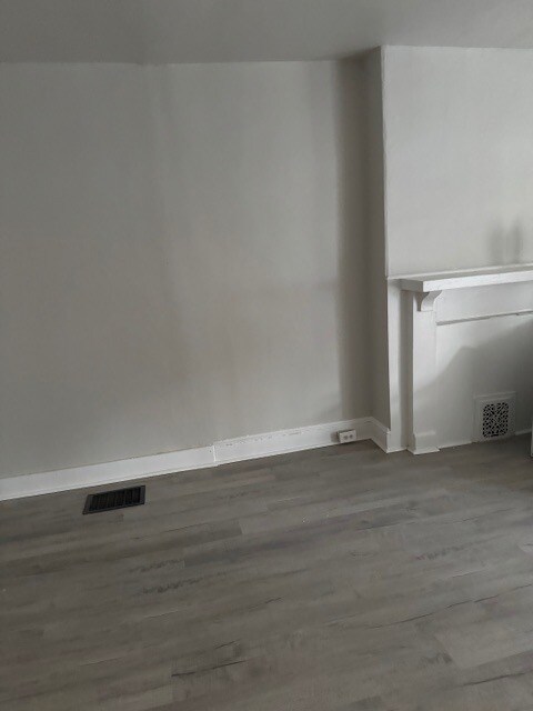 Building Photo - 103 E 24th St