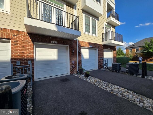Building Photo - 487 Kornblau Terrace SE