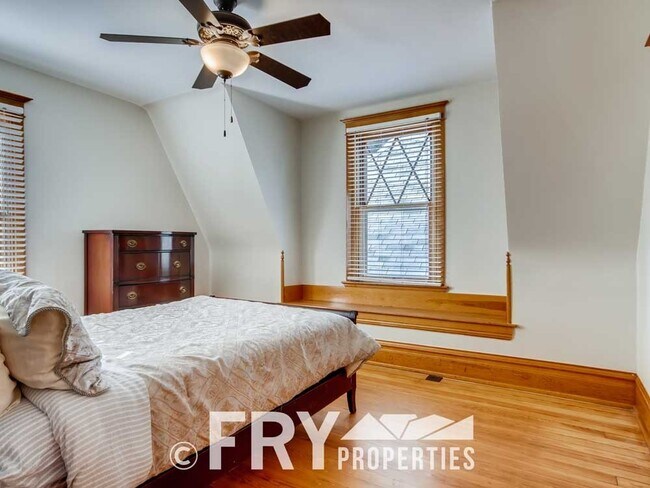 Building Photo - Beautifully Remodeled Potter Highlands Vic...