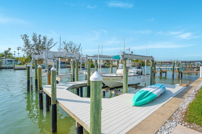 Building Photo - 2910 Alton Dr