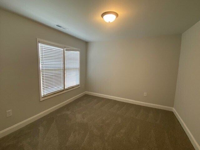 Building Photo - 3 Bedroom 2.5 bath House