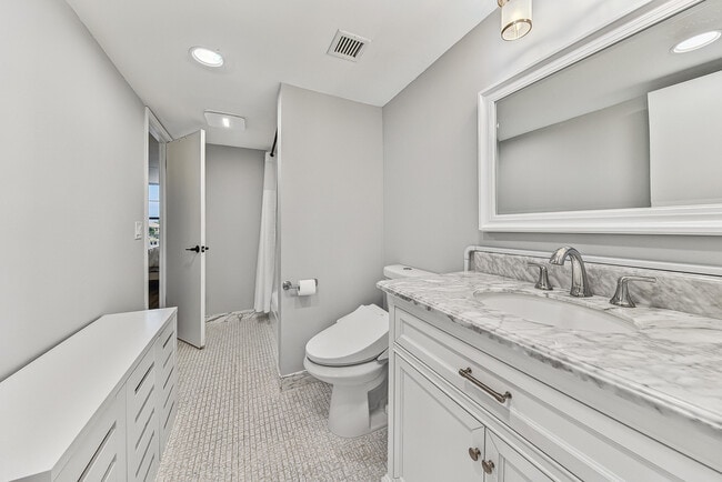 Building Photo - 4 Royal Palm Way