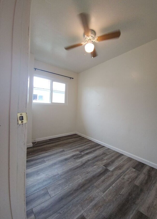 Building Photo - 1 Month Free Rent!! Spacious La Mesa 2BR/1BA unit with BONUS room