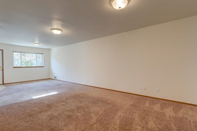 Building Photo - 1245-1431 NW Falls Creek Lp