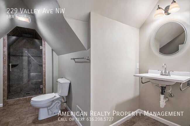 Building Photo - 229 Valley Ave NW