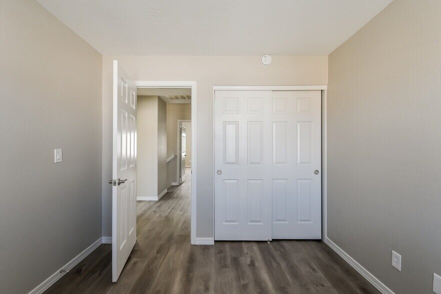 Building Photo - 2345 E Gelding Dr