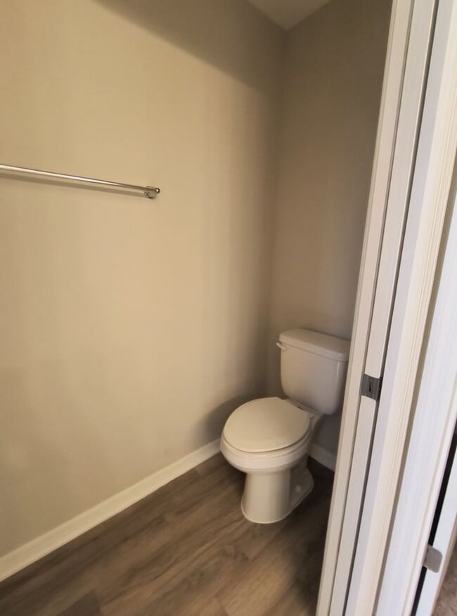 Building Photo - SOLAR ENGERY HOME!!! 4 BEDROOM 2 BATHROOM IN AUBURNDALE.