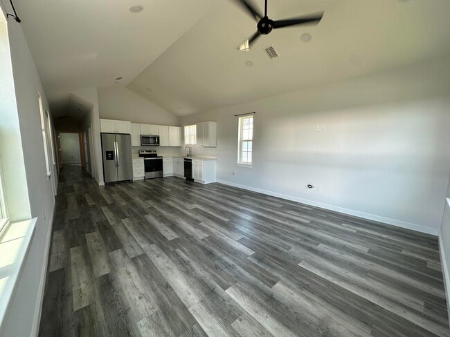 Building Photo - 534 N Raphael Rd
