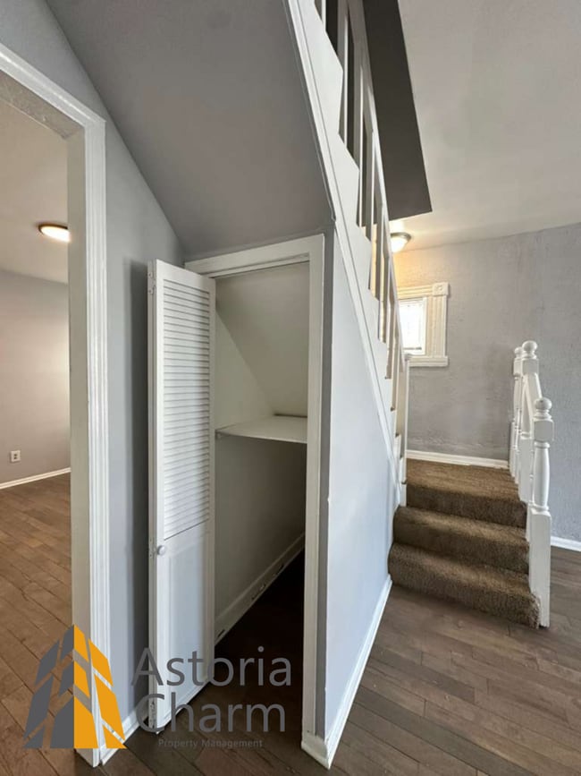 Building Photo - 3 Bedroom End Unit near Coppin State with Fenced Yard