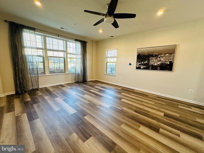 Building Photo - 22045 Broadway Ave