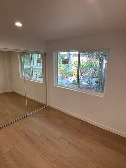 Building Photo - 5720 Wallis Ln