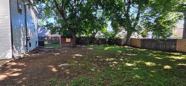 Building Photo - 1019 Green Ln