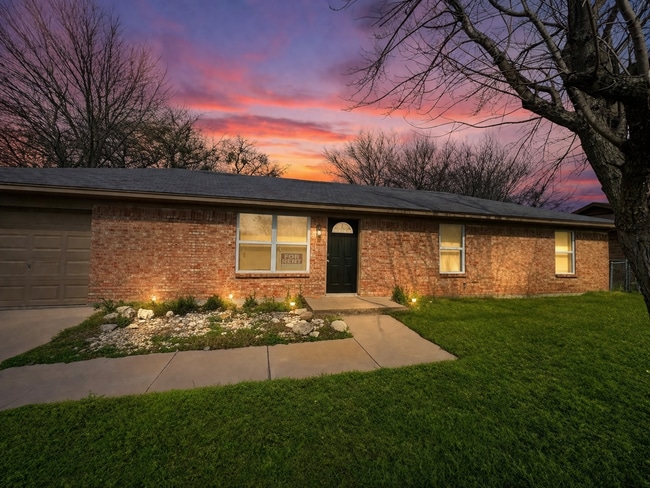 Building Photo - 111 Minnie Dr
