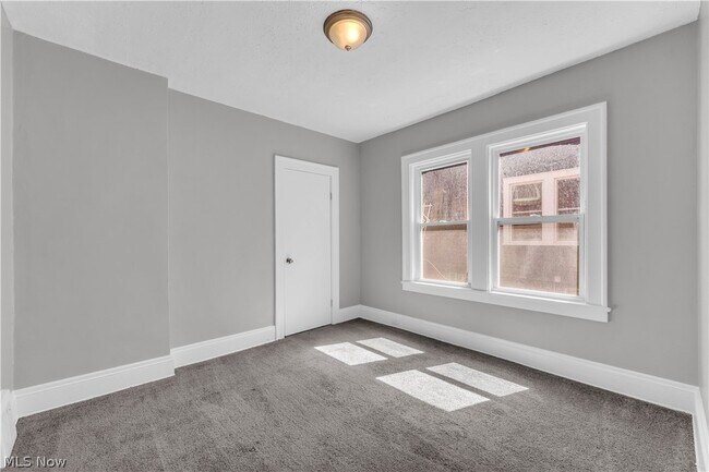 Building Photo - 3154 Kensington Rd