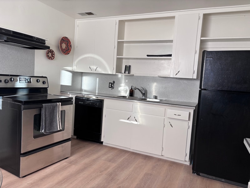 Building Photo - 9402 Claremont Ave NE