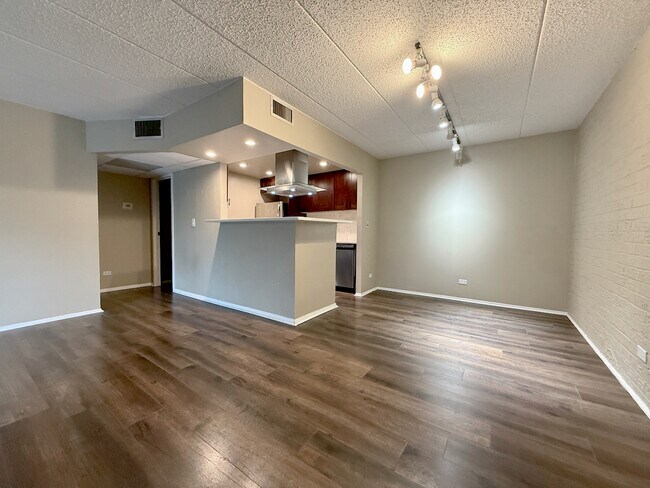 Building Photo - 3851 N Parkway Dr