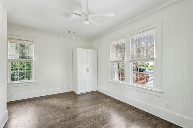 Building Photo - 43 Peachtree Way NE