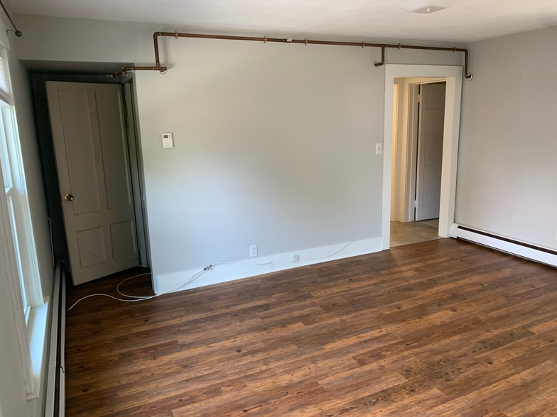 Building Photo - 52 Elm St