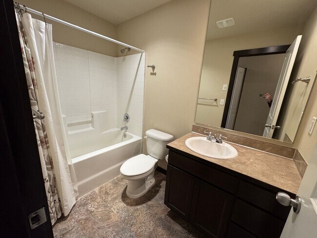 Building Photo - Gorgeous Mount Vernon Home 3 bedroom 2.5 Bathroom