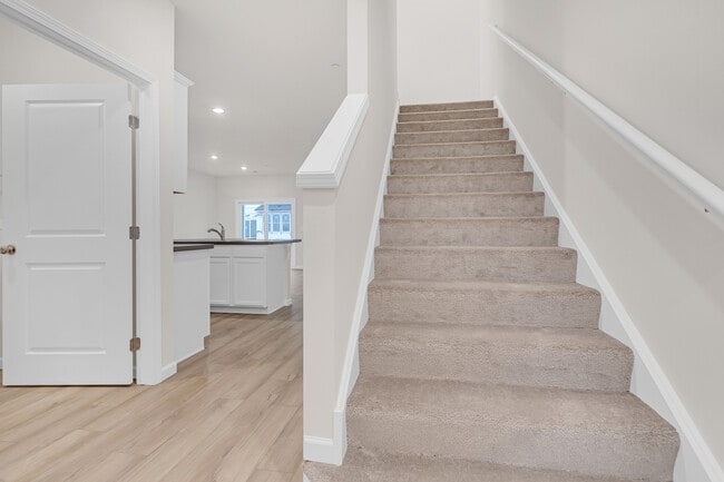 Building Photo - 5917 Hawkweed Dr