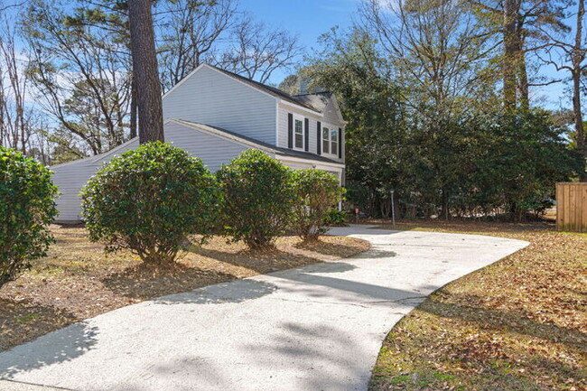 Building Photo - 2028 Wild Flower Ln