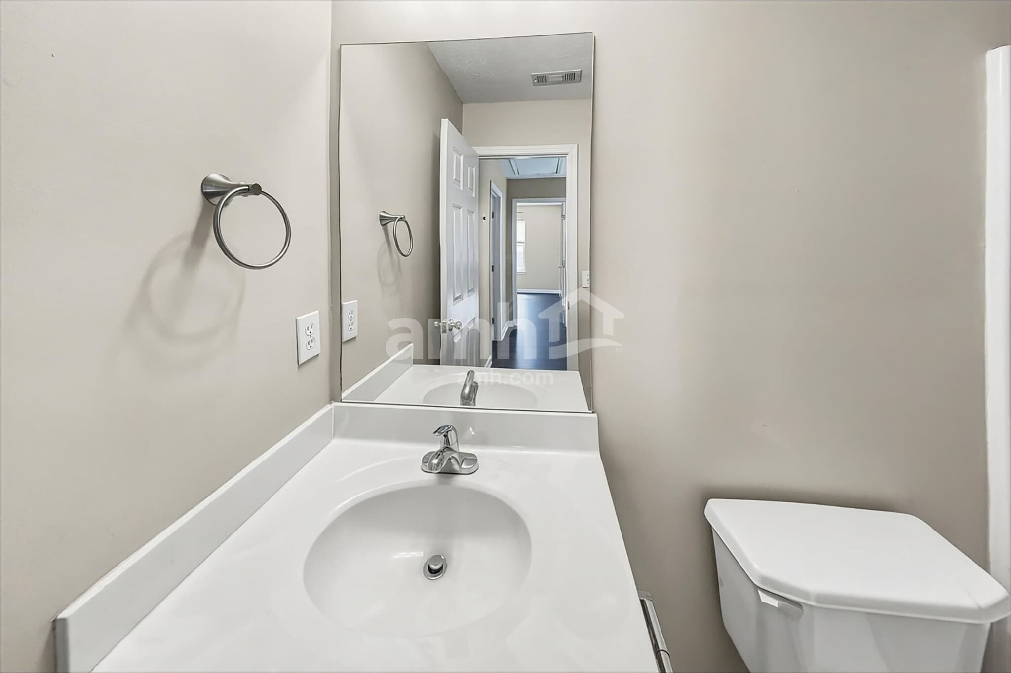 Building Photo - 1244 W Oaks Way