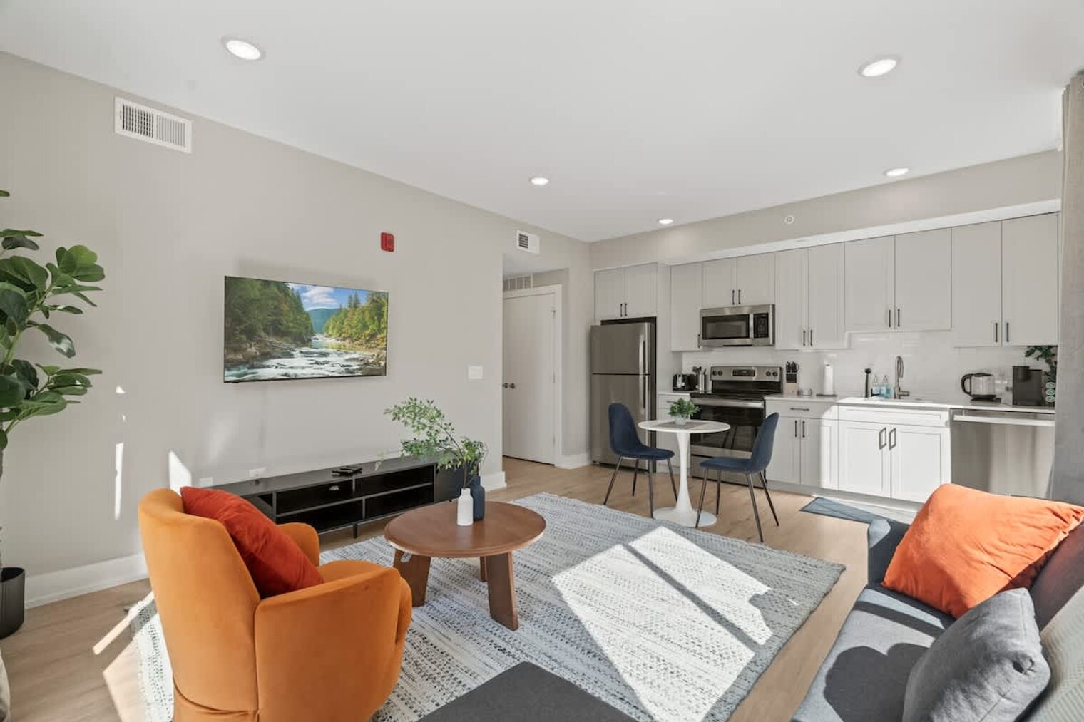 Building Photo - 901 Canal St