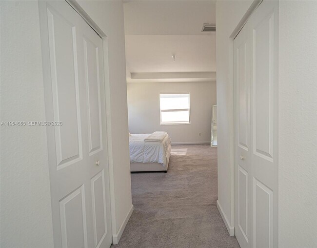 Building Photo - 139 NE 27th Terrace