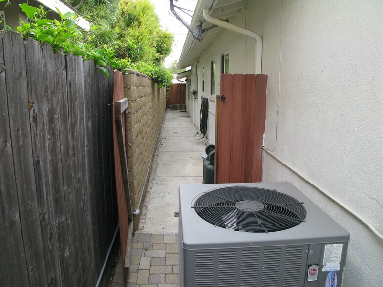 Building Photo - 5137 E Vista Hermosa St