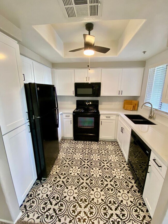 Building Photo - Ground Floor 1 Bedroom 1 Bathroom in Lakes...