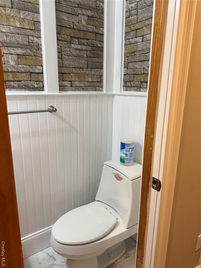 Building Photo - 125 Hill Spur