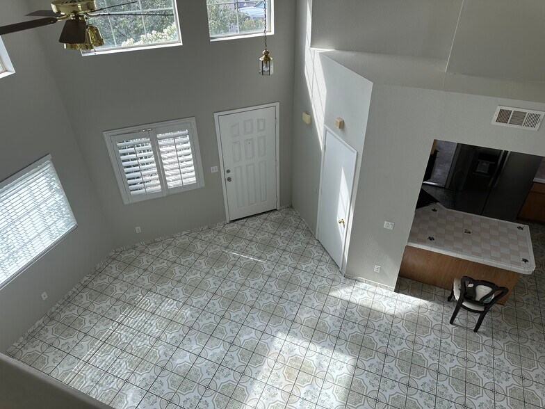 Building Photo - 4160 Country Garden Ave