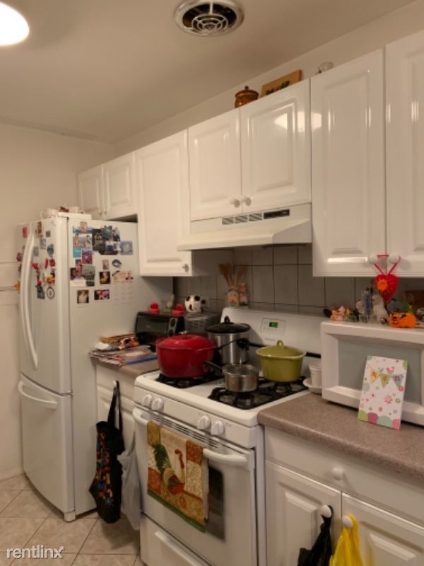 Building Photo - 2640 N Windsor Dr