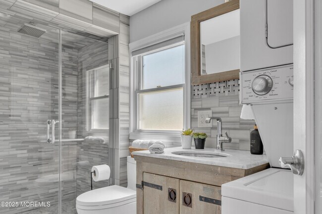 Building Photo - 1822 Parkway