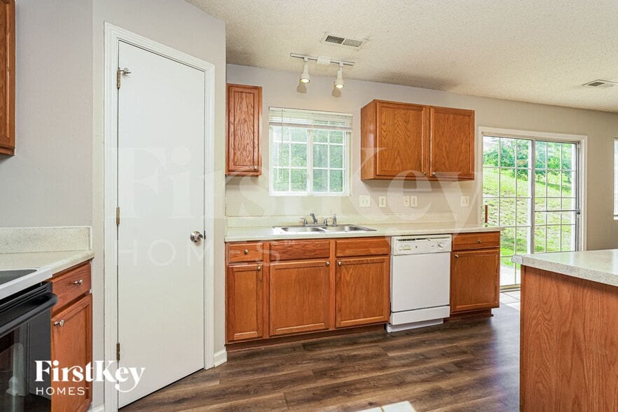 Building Photo - 2645 Ninfield Dr