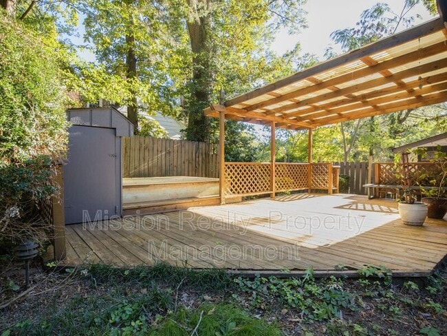 Building Photo - 7580 Rockfalls Dr