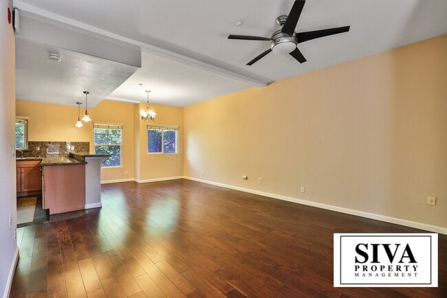 Building Photo - 808 Lenzen Ave