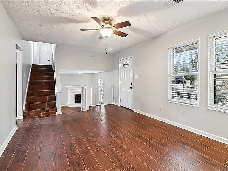 Building Photo - Room in House on Alicia Ct