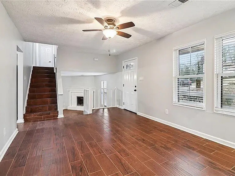 Building Photo - Room in House on Alicia Ct