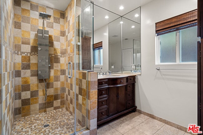 Building Photo - 4530 Bakman Ave