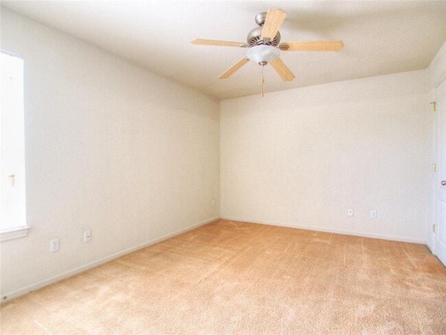 Building Photo - 419 Brittney Way