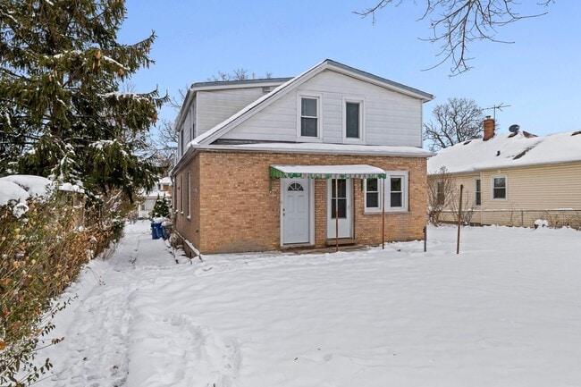 Building Photo - 233 Llewellyn Ave